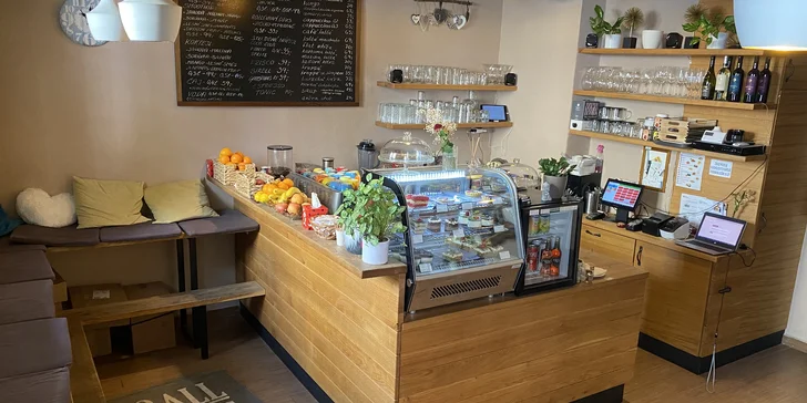 Vafle či lívance s kávou dle výběru v Lucci bistro & café pro 1 i 2 osoby