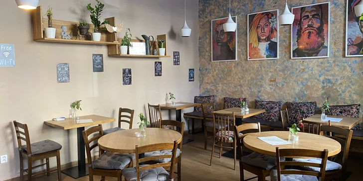 Vafle či lívance s kávou dle výběru v Lucci bistro & café pro 1 i 2 osoby