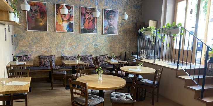 Vafle či lívance s kávou dle výběru v Lucci bistro & café pro 1 i 2 osoby