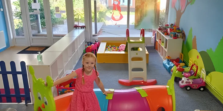Dětská hernička Karkulka pro děti do 7 let: hry a hračky, skluzavka, odrážedla, kuchyňka i trampolína