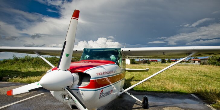 Užijte si let na 20 nebo 30 min.: Cessna 152 se zkouškou pilotování nebo Cessna 172 až pro 3 osoby