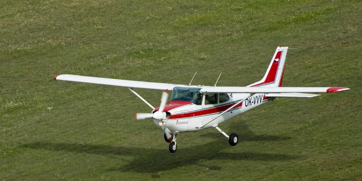 Užijte si let na 20 nebo 30 min.: Cessna 152 se zkouškou pilotování nebo Cessna 172 až pro 3 osoby