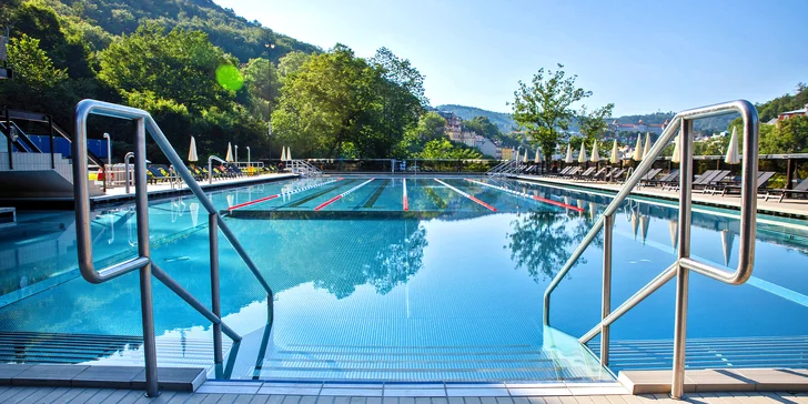 Celodenní vstupy do saunového světa Saunia a vřídelního bazénu Thermal: 5 pater relaxace i občerstvení