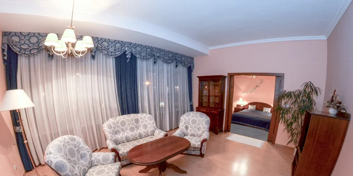 Pobyt v centru Litomyšle: apartmá s masážní vanou i infrakabinou a polopenzí