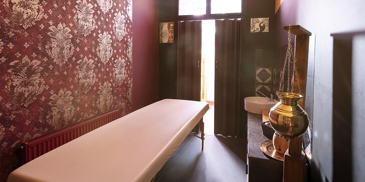 60 minut uvolnění v centru Plzně: ajurvédská či medová masáž i bylinná sauna