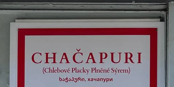 Gruzínská placka chačapuri se sýrem, mletým hovězím či bramborami