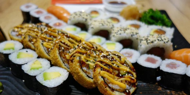 Asie v centru Olomouce: 32 ks sushi s lososem, tuňákem, okurkou i avokádem