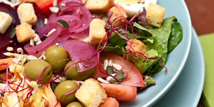 Buddha Bowl plný zeleniny, luštěnin a masa dle výběru pro 1 nebo 2 osoby