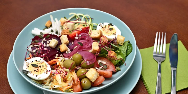 Buddha Bowl plný zeleniny, luštěnin a masa dle výběru pro 1 nebo 2 osoby