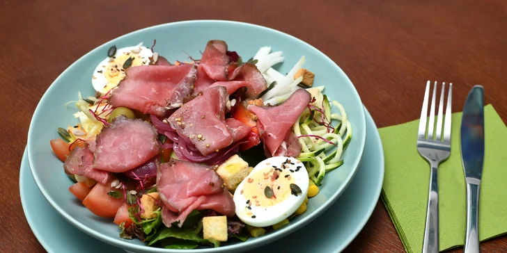 Buddha Bowl plný zeleniny, luštěnin a masa dle výběru pro 1 nebo 2 osoby