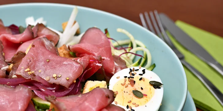 Buddha Bowl plný zeleniny, luštěnin a masa dle výběru pro 1 nebo 2 osoby