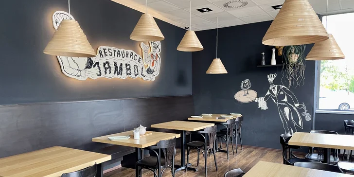 Bambusová polévka, kachní prsa či udon nudle a zelená indonéská palačinka