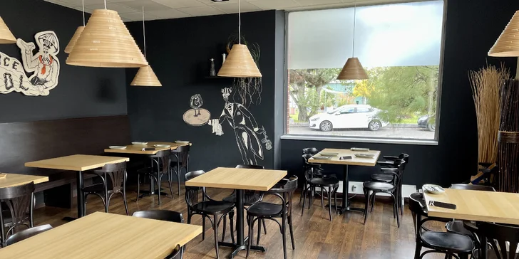 Bambusová polévka, kachní prsa či udon nudle a zelená indonéská palačinka