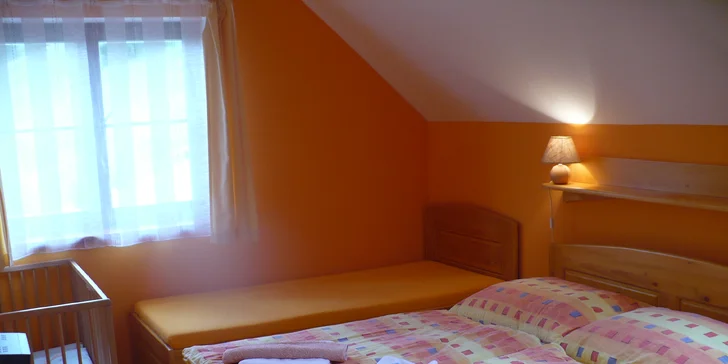 Pronájem celé chaty se saunou a vířivkou až pro 8 osob: pobyt v Kvildě, srdci Šumavy