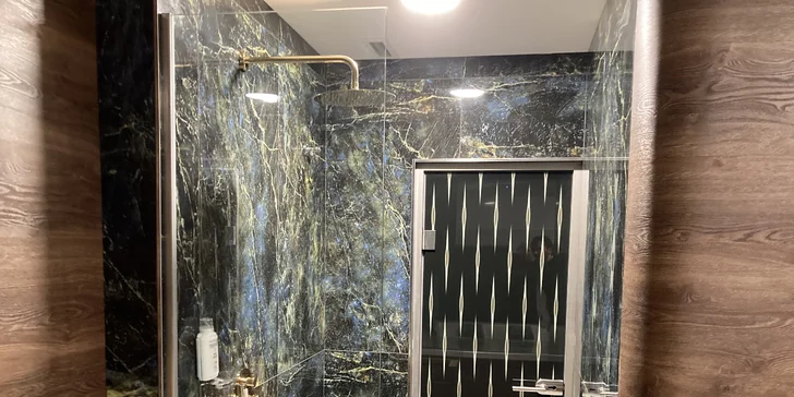120 minut v privátním wellness pro dva: infrasauna, vířivka i lahev sektu