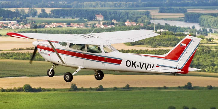 Užijte si let na 20 nebo 30 min.: Cessna 152 se zkouškou pilotování nebo Cessna 172 až pro 3 osoby