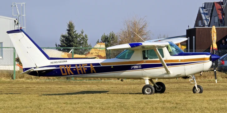 Užijte si let na 20 nebo 30 min.: Cessna 152 se zkouškou pilotování nebo Cessna 172 až pro 3 osoby