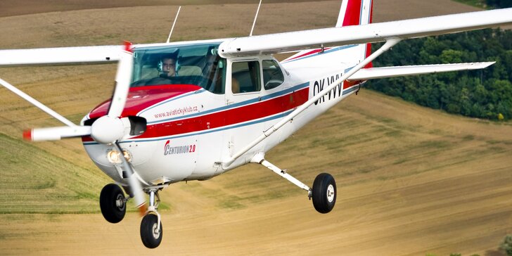 Užijte si let na 20 nebo 30 min.: Cessna 152 se zkouškou pilotování nebo Cessna 172 až pro 3 osoby