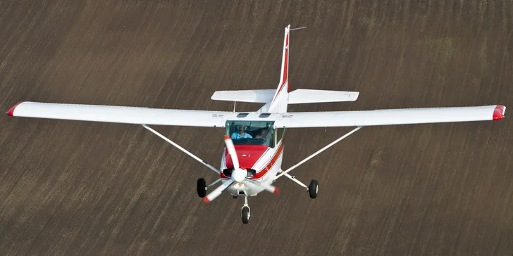 Užijte si let na 20 nebo 30 min.: Cessna 152 se zkouškou pilotování nebo Cessna 172 až pro 3 osoby