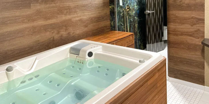 120 minut v privátním wellness pro dva: infrasauna, vířivka i lahev sektu
