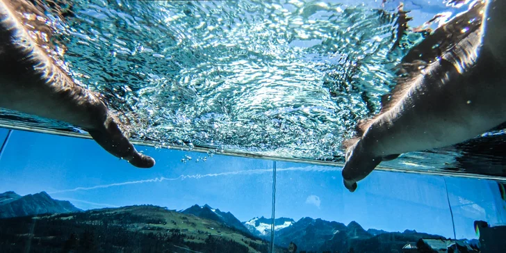 Alpský resort u Zillertal areny: polopenze, neomezený wellness, vybavení pro rodiny, v létě Mountain card a animační program