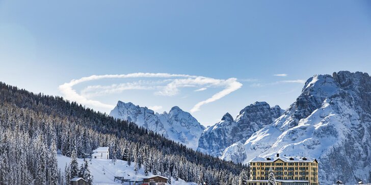Zimní dovolená v Dolomitech: 4* hotel s polopenzí a bazénem, skiareál Cortina, 2 děti zdarma