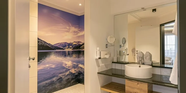 Alpský resort u Zillertal areny: polopenze, neomezený wellness, vybavení pro rodiny, v létě Mountain card a animační program