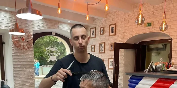 Rebell Barbers na Újezdě: základní střih, úprava vousů i komplet balíček