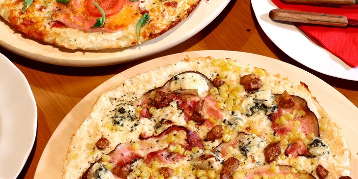 Pochutnejte si na kulatém štěstí: pizza různých druhů v restauraci U Hrocha, 2 nebo 4 pizzy