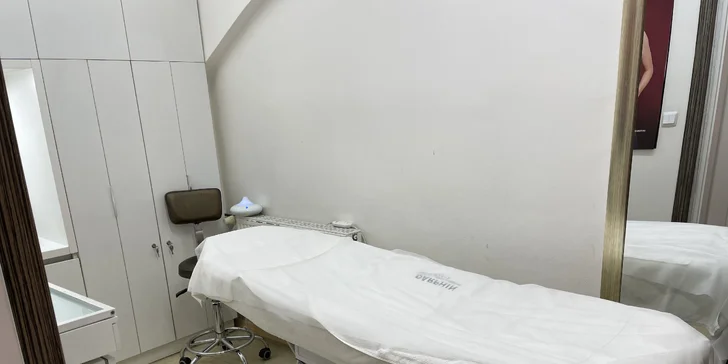 Luxusní kosmetické ošetření pleti 8 v 1 včetně masáže rukou