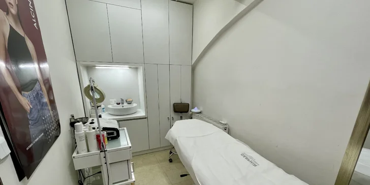 Luxusní kosmetické ošetření pleti 8 v 1 včetně masáže rukou