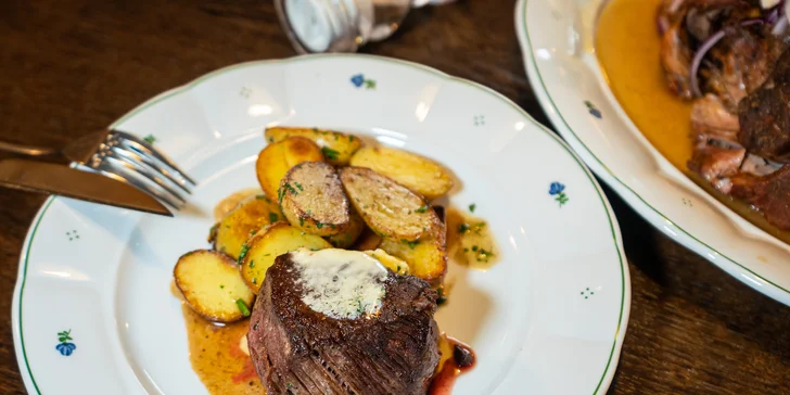 Otevřený voucher do restaurace Potrefená husa: konzumace v hodnotě 500 nebo 1000 Kč