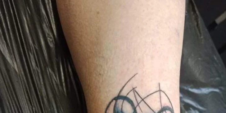 Nové tetování v salonu Leo_tattoo_piercing: velikost 5 × 5 až 20 × 20 cm