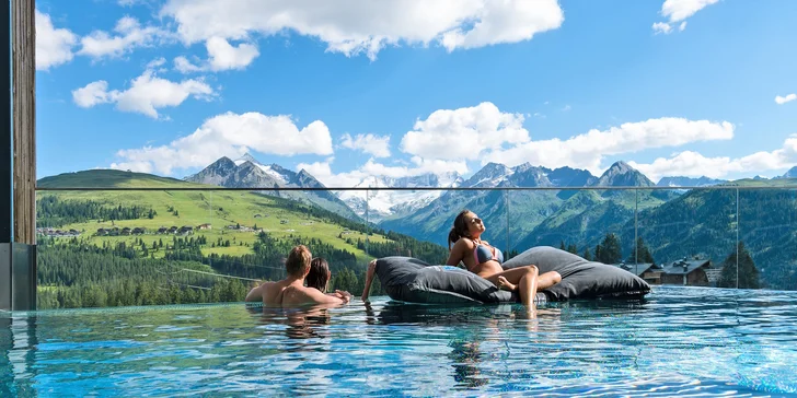 Alpský resort přímo u Zillertal Areny: polopenze, neomezený wellness a vybavení pro rodiny