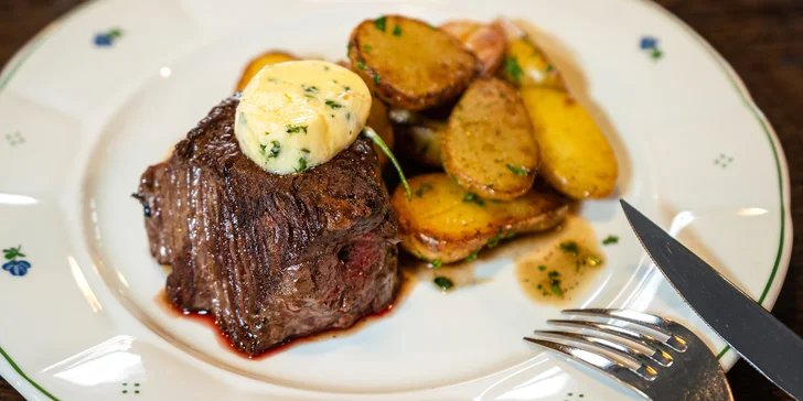 Otevřený voucher do restaurace Potrefená husa: konzumace v hodnotě 500 nebo 1000 Kč