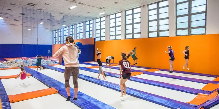 60 minut dovádění na trampolínách a v parkour zóně pro děti i dospělé