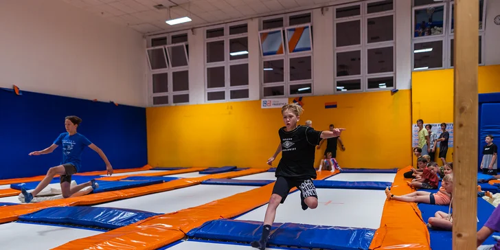 60 minut dovádění na trampolínách a v parkour zóně pro děti i dospělé