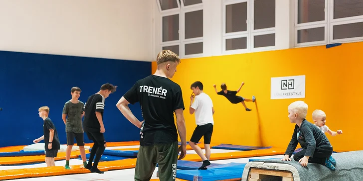 60 minut dovádění na trampolínách a v parkour zóně pro děti i dospělé