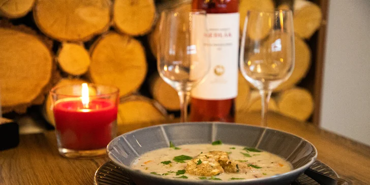 Svatomartinské tříchodové menu se sklenkou vína pro dva v restauraci Cinda