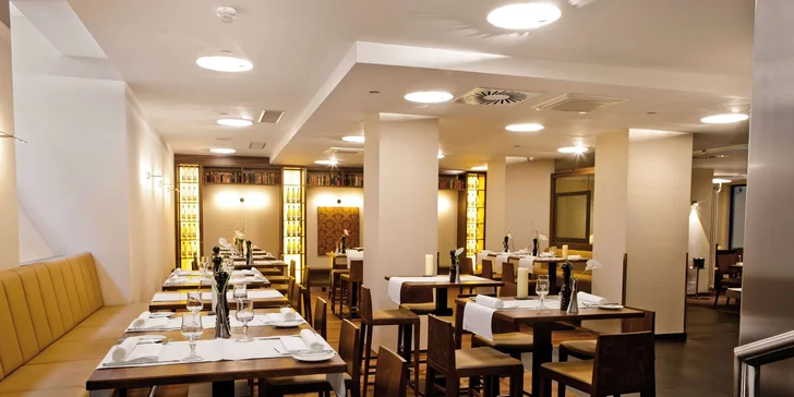 Pobyt v elegantním 4* hotelu poblíž vídeňské radnice i rezidence Hofburg: snídaně a neomezený wellness