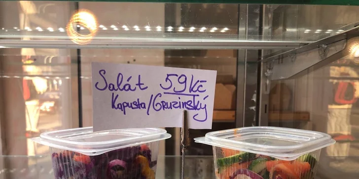 Gruzínská placka chačapuri se sýrem, mletým hovězím či bramborami