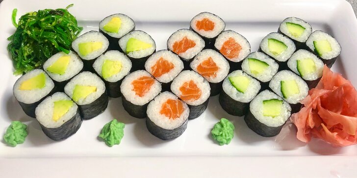 Barevné sushi sety s 24–42 ks: losos, tuňák, krab, krevety i vegetariánské