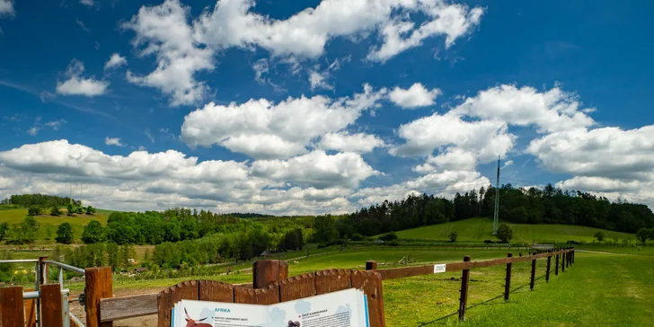 Celodenní vstup do Farmaparku včetně všech atrakcí a kyblík krmení nebo plyšák