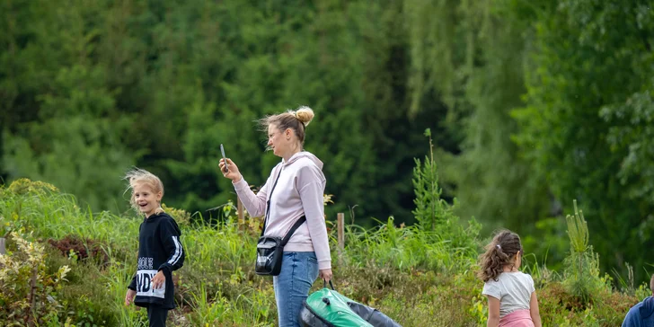 Celodenní vstup do Farmaparku včetně všech atrakcí a kyblík krmení nebo plyšák