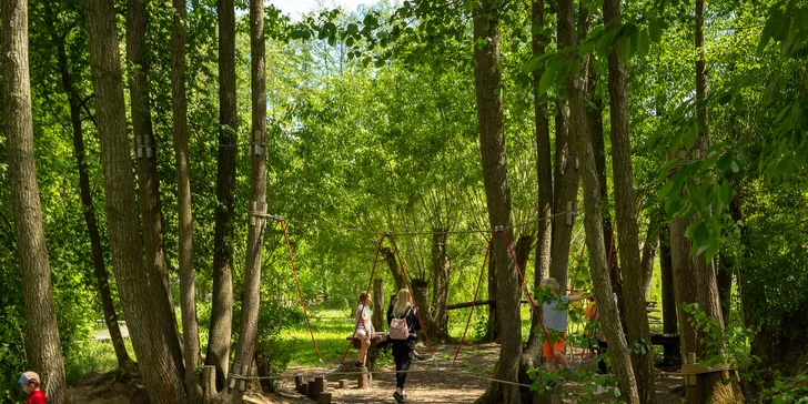 Celodenní vstup do Farmaparku včetně všech atrakcí a kyblík krmení nebo plyšák