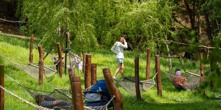 Celodenní vstup do Farmaparku včetně všech atrakcí a kyblík krmení nebo plyšák