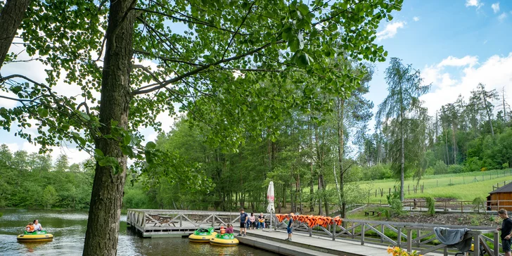 Celodenní vstup do Farmaparku včetně všech atrakcí a kyblík krmení nebo plyšák