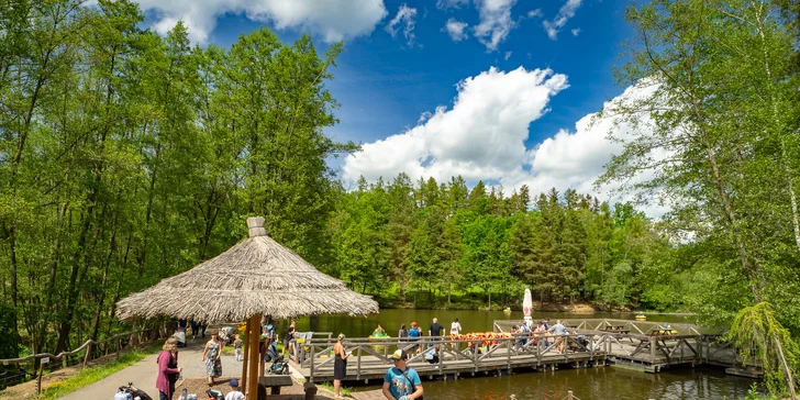 Celodenní vstup do Farmaparku včetně všech atrakcí a kyblík krmení nebo plyšák