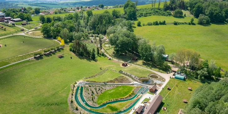 Celodenní vstup do Farmaparku včetně všech atrakcí a kyblík krmení nebo plyšák