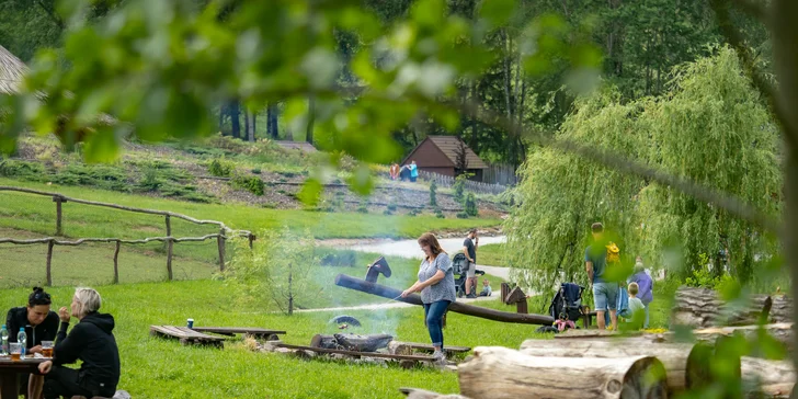 Celodenní vstup do Farmaparku včetně všech atrakcí a kyblík krmení nebo plyšák